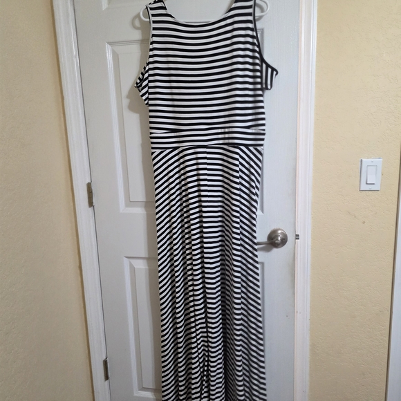 torrid Black and White Striped Surplice Maxi Dress - Picture 2 of 7